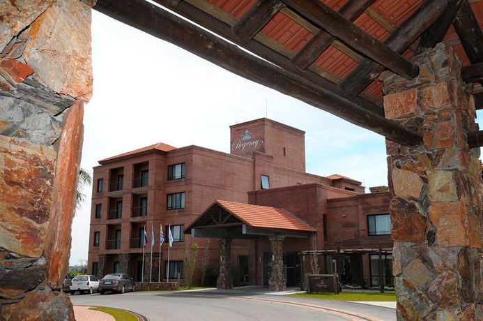 Imagen de los exteriores del Hotel Regency Park, Montevideo. Foto 5