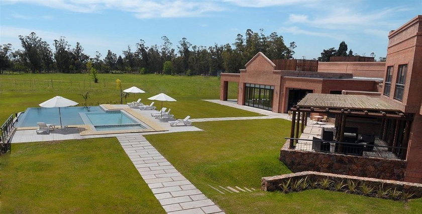 Imagen de los exteriores del Hotel Regency Park, Montevideo. Foto 7