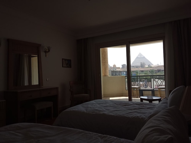 Imagen de la habitación del Hotel Regency Pyramids. Foto 2