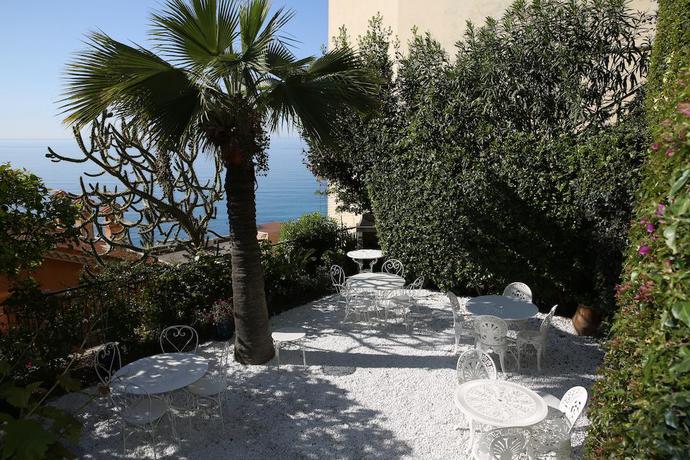 Imagen de los exteriores del Hotel Regency, ROQUEBRUNE-CAP-MARTIN. Foto 7