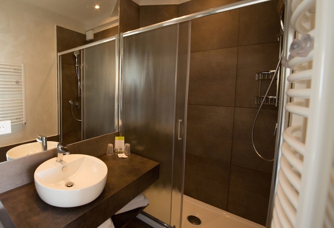 Imagen de la habitación del Hotel Regency, ROQUEBRUNE-CAP-MARTIN. Foto 16