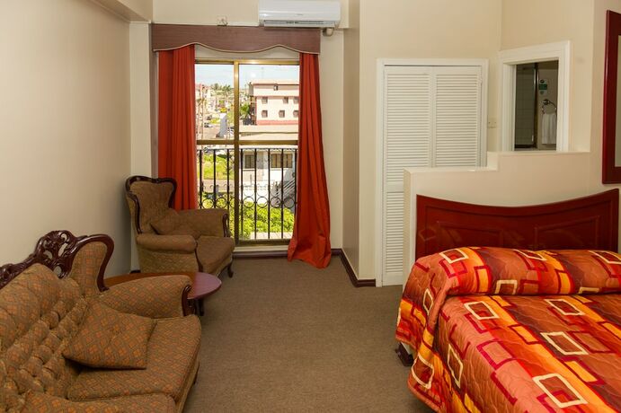 Imagen de la habitación del Hotel Regency Suites. Foto 20