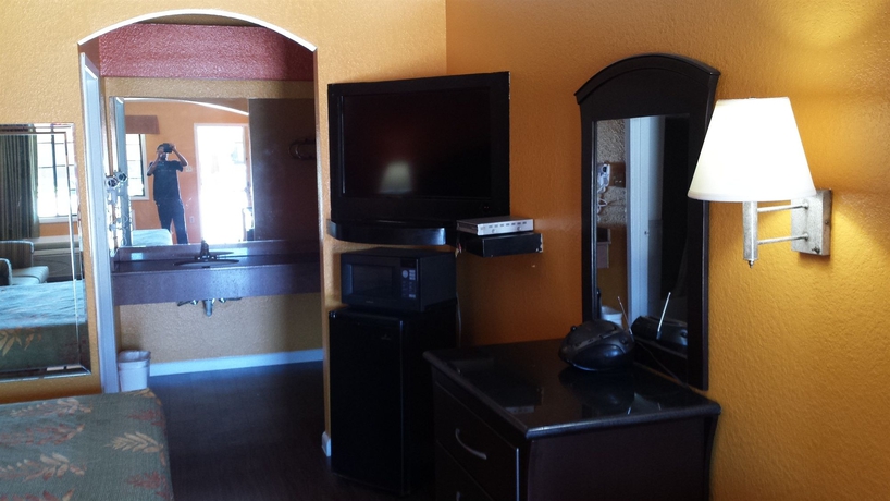 Imagen de la habitación del Hotel Regency Suites Intercontinental Airport. Foto 2