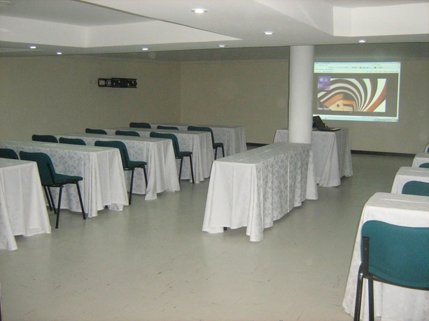 Imagen de los interiores del Hotel Regency Suites La Feria. Foto 16