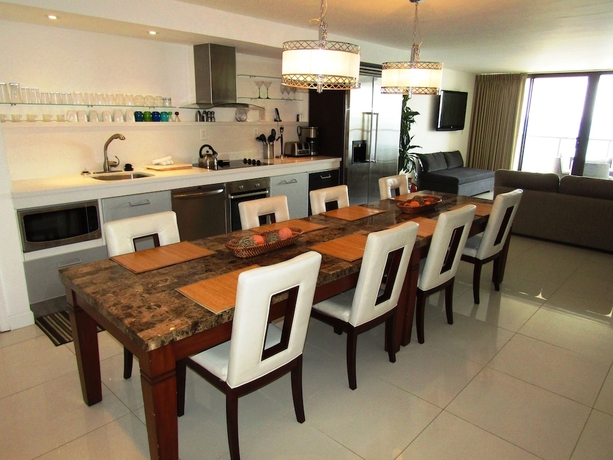 Imagen de la habitación del Hotel Regency Towers. Foto 12