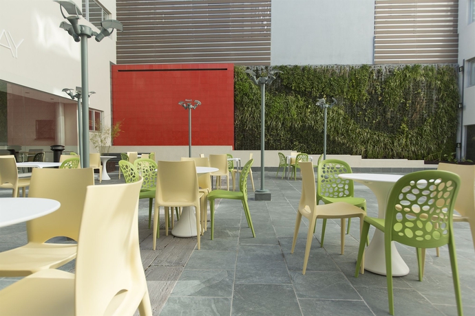 Imagen del bar/restaurante del Hotel Regency Way Montevideo. Foto 7