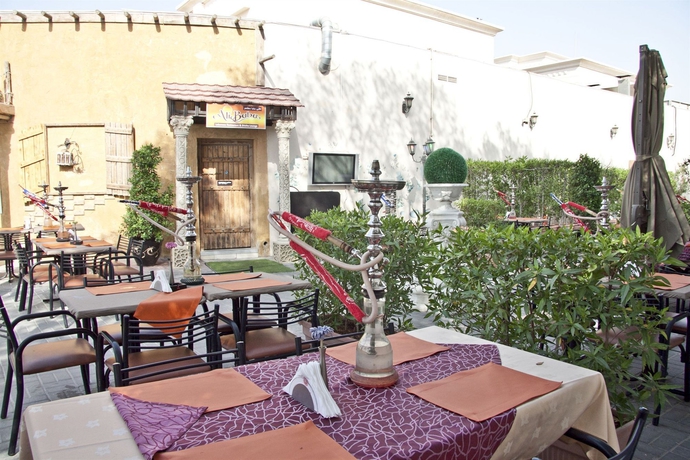 Imagen del bar/restaurante del Hotel Regent Beach Resort Jumeirah. Foto 3