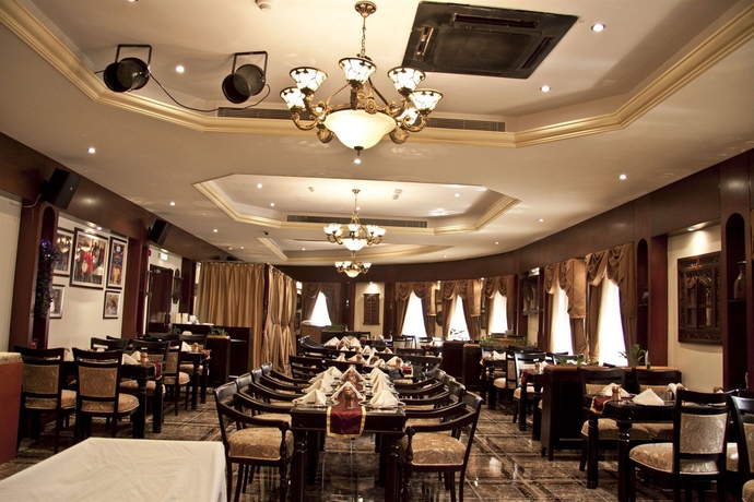 Imagen del bar/restaurante del Hotel Regent Beach Resort Jumeirah. Foto 4