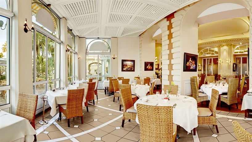 Imagen del bar/restaurante del Hotel Regent Carlton Cannes. Foto 4