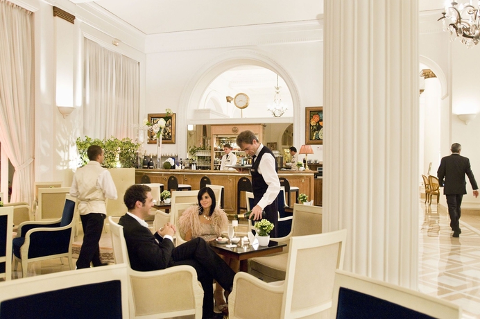 Imagen del bar/restaurante del Hotel Regent Carlton Cannes. Foto 5