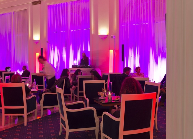 Imagen del bar/restaurante del Hotel Regent Carlton Cannes. Foto 10