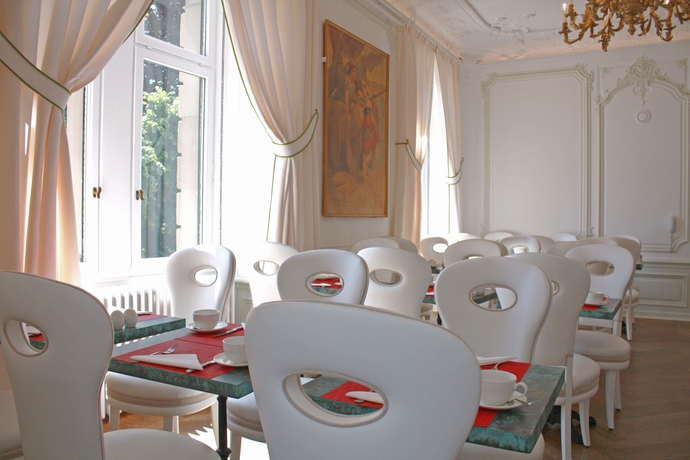 Imagen del bar/restaurante del Hotel Regent Contades, Bw Premier Collection. Foto 3