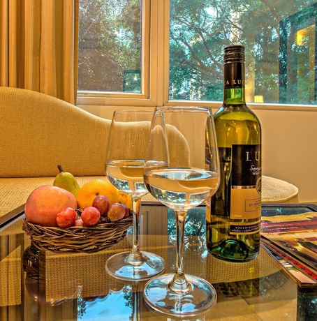 Imagen del bar/restaurante del Hotel Regent Continental. Foto 3