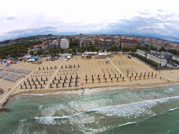 Imagen de los exteriores del Hotel Regent, PESCARA. Foto 11