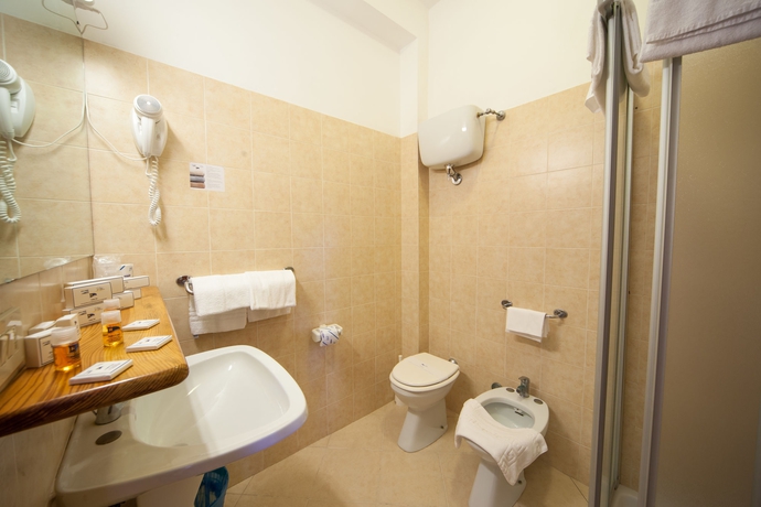 Imagen de la habitación del Hotel Regent, PESCARA. Foto 6