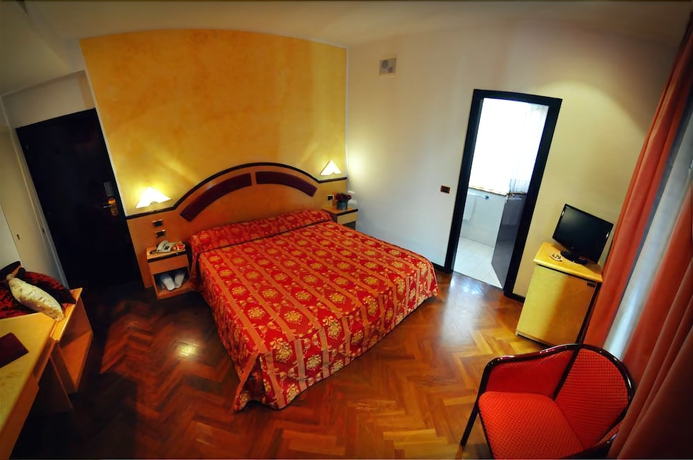 Imagen de la habitación del Hotel Regent, San Benedetto del Tronto. Foto 9