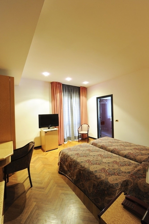 Imagen de la habitación del Hotel Regent, San Benedetto del Tronto. Foto 12