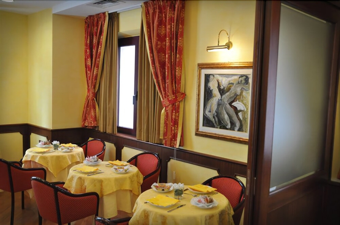Imagen del bar/restaurante del Hotel Regent, San Benedetto del Tronto. Foto 2