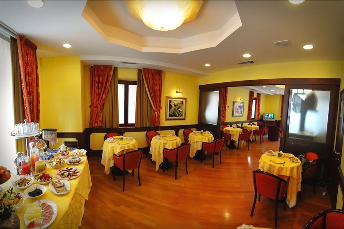 Imagen del bar/restaurante del Hotel Regent, San Benedetto del Tronto. Foto 4