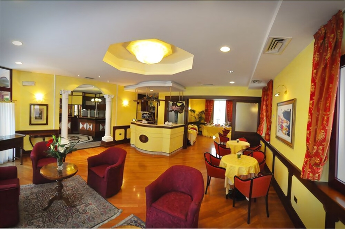 Imagen de los interiores del Hotel Regent, San Benedetto del Tronto. Foto 17