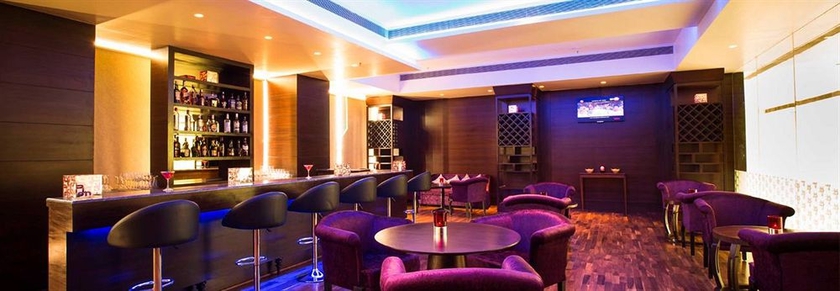Imagen del bar/restaurante del Hotel Regenta Central Grand Exotica Pune. Foto 3