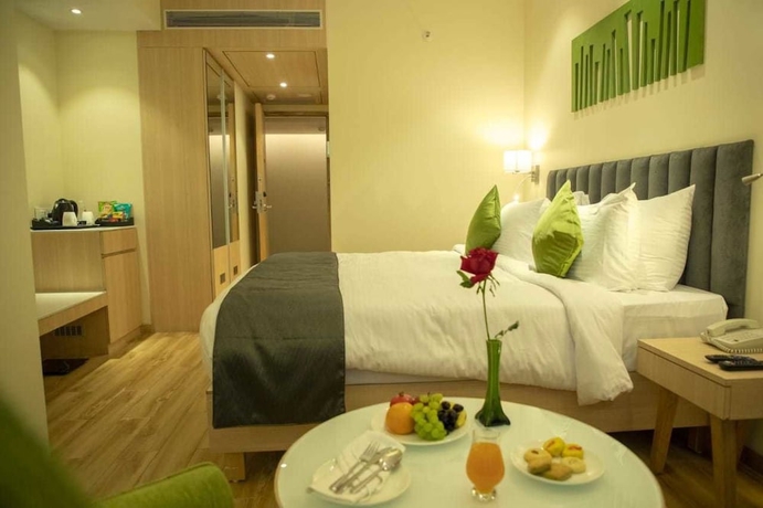 Imagen de la habitación del Hotel Regenta Central Harsha Vapi. Foto 10