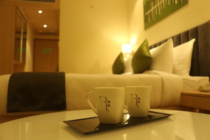 Imagen de la habitación del Hotel Regenta Central Harsha Vapi. Foto 14