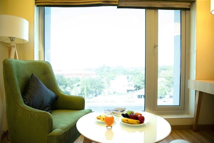 Imagen de la habitación del Hotel Regenta Central Harsha Vapi. Foto 17