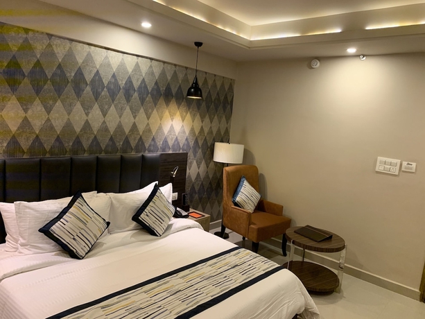 Imagen de la habitación del Hotel Regenta Central Noida. Foto 10