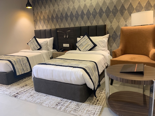 Imagen de la habitación del Hotel Regenta Central Noida. Foto 15