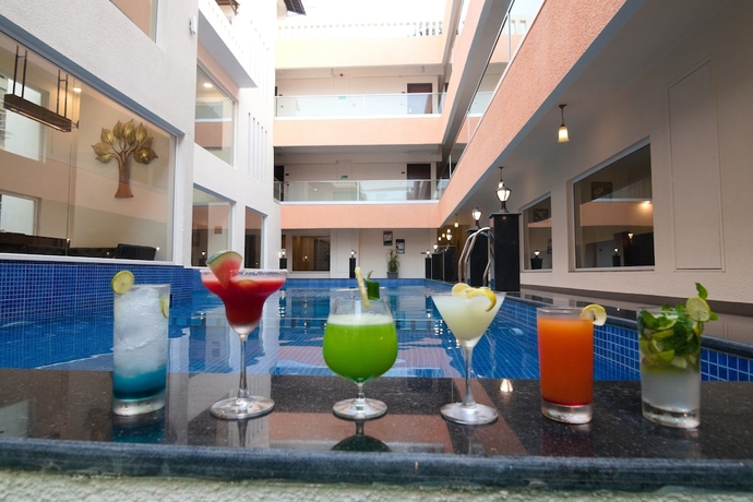 Imagen de la piscina del Hotel Regenta Central North Goa. Foto 18