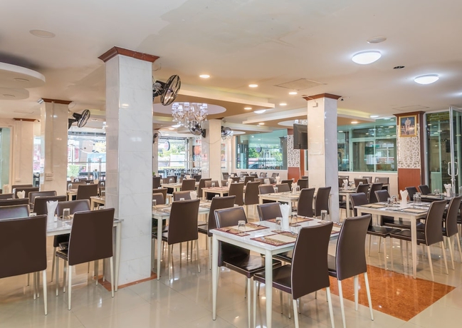 Imagen del bar/restaurante del Hotel Regenta Central Residency. Foto 4