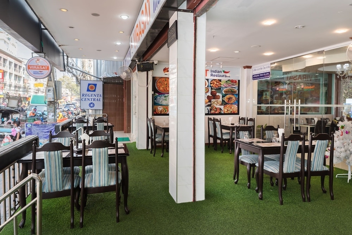 Imagen del bar/restaurante del Hotel Regenta Central Residency. Foto 5
