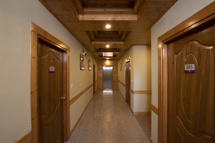 Imagen de los interiores del Hotel Regenta Inn By Riverside Manali. Foto 16