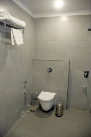 Imagen de la habitación del Hotel Regenta Inn Motikhavdi Jamnagar. Foto 15