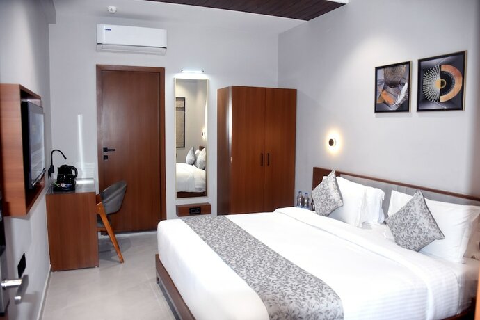 Imagen de la habitación del Hotel Regenta Inn Motikhavdi Jamnagar. Foto 16