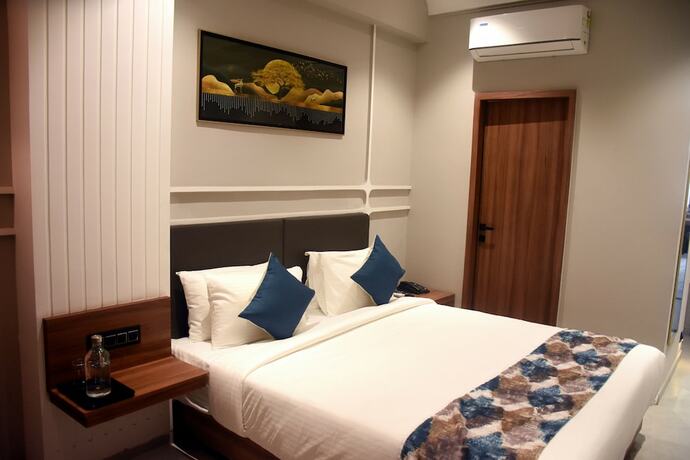 Imagen de la habitación del Hotel Regenta Inn Motikhavdi Jamnagar. Foto 21
