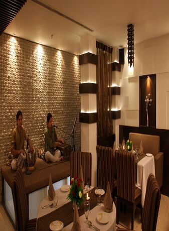 Imagen del bar/restaurante del Hotel Regenta Place Amritsar. Foto 4