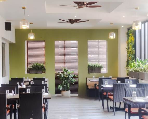 Imagen del bar/restaurante del Hotel Regenta Place Raysons Kolhapur. Foto 8