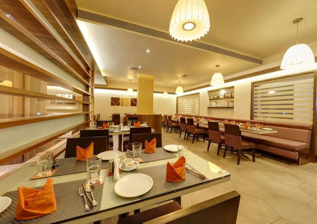 Imagen del bar/restaurante del Hotel Regenta Place Raysons Kolhapur. Foto 10