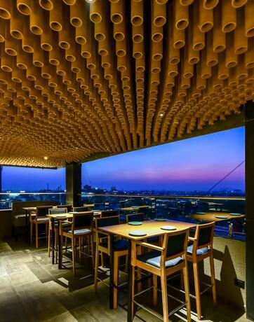 Imagen del bar/restaurante del Hotel Regenta Place Raysons Kolhapur. Foto 12