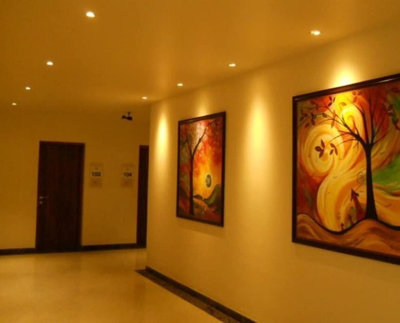 Imagen de los interiores del Hotel Regenta Science Center, Bhuj. Foto 7