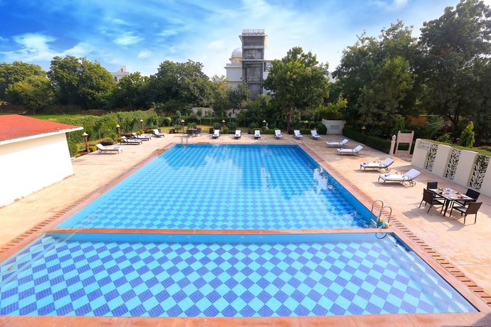 Imagen de la piscina del Hotel Regenta Vanya Mahal. Foto 19