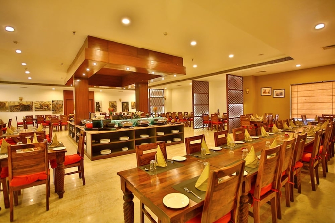 Imagen del bar/restaurante del Hotel Regenta Vanya Mahal. Foto 4