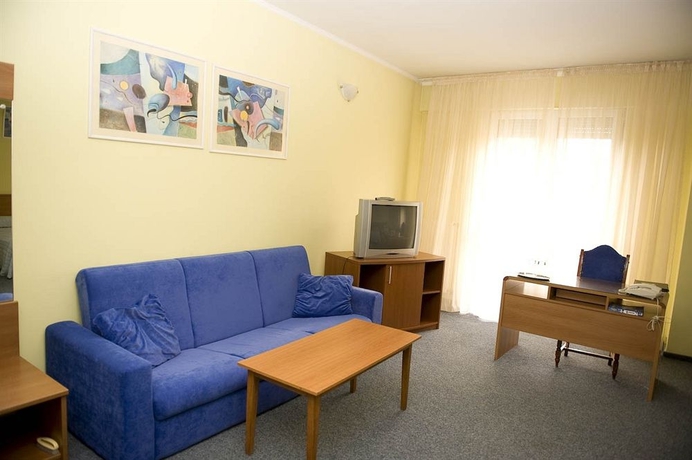 Imagen de los interiores del Hotel Reghina Hotel. Foto 11