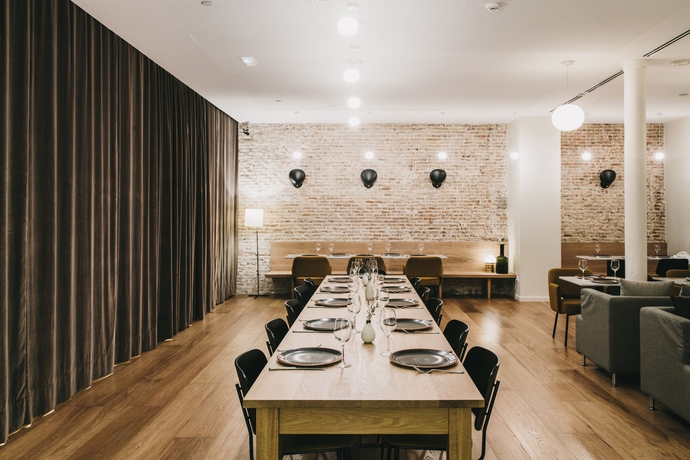 Imagen del bar/restaurante del Hotel Regina Barcelona. Foto 2