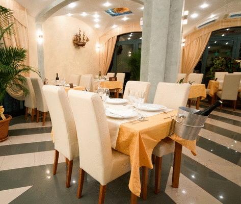Imagen del bar/restaurante del Hotel Regina, Bijela. Foto 3