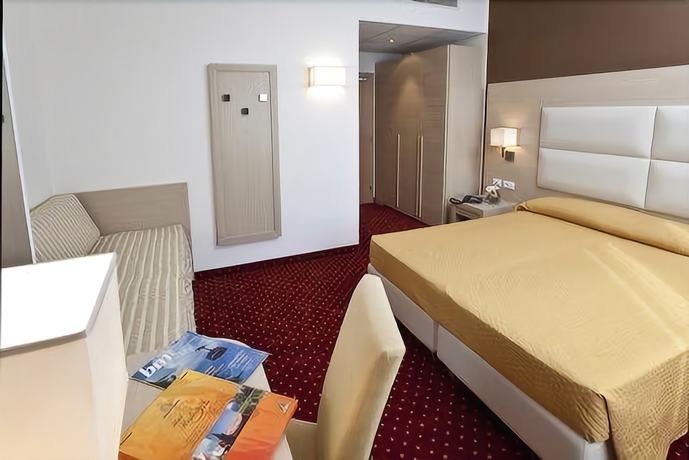 Imagen de la habitación del Hotel Regina, Bolzano. Foto 3