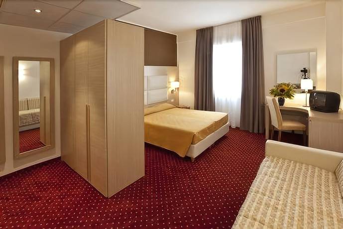 Imagen de la habitación del Hotel Regina, Bolzano. Foto 4