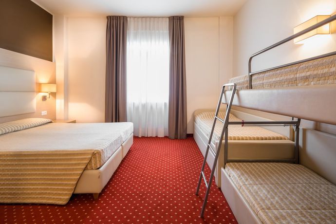 Imagen de la habitación del Hotel Regina, Bolzano. Foto 5